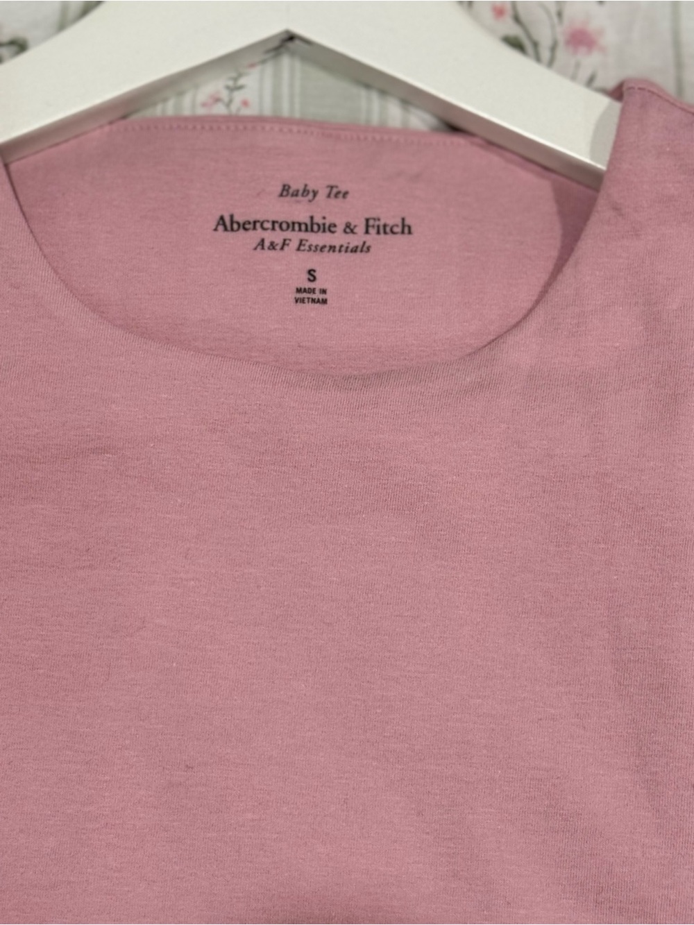 Abercrombie & Fitch Women's Slim Crewneck Tee in Light Pink - Picture 2 of 3
